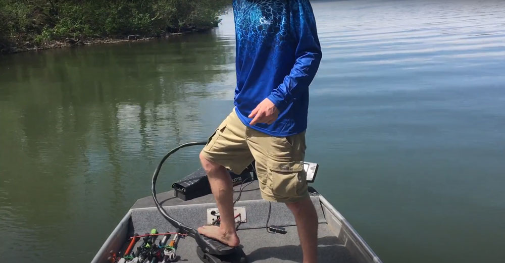 foot pedal control easy to operate the trolling motor