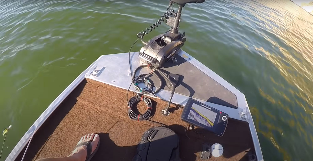 trolling motor will automatically follow the contour of the lake bottom